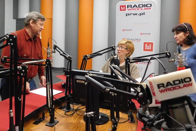 Każda z 4 radiowych audycji trwała ponad pół godziny 